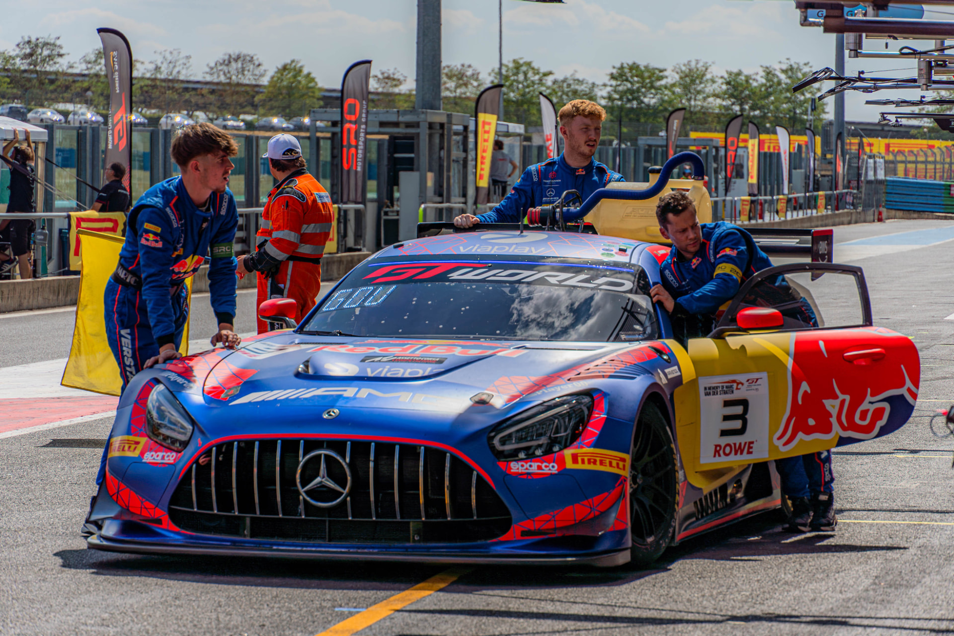Mercedes-AMG GT3 — Red Bull