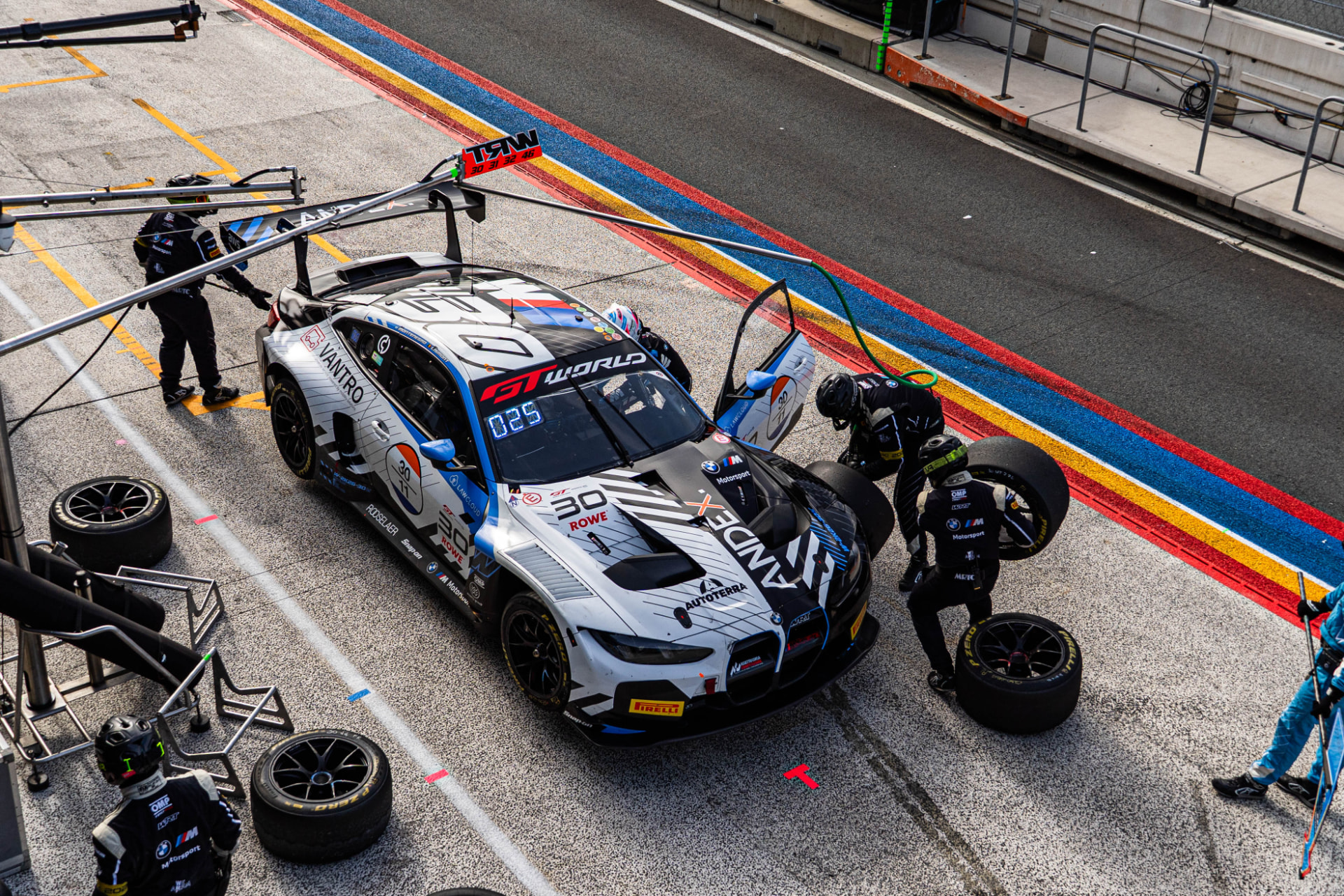 BMW M4 GT3 — Pit Stop